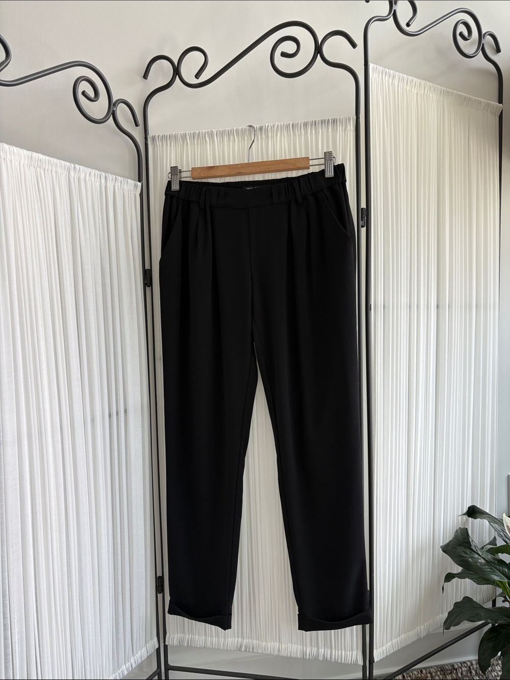 Guess Black Pull-On Straight Cuffed Pants